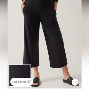 Athleta Seasoft Black Wide Leg Crop Pants Medium but fit like a Large